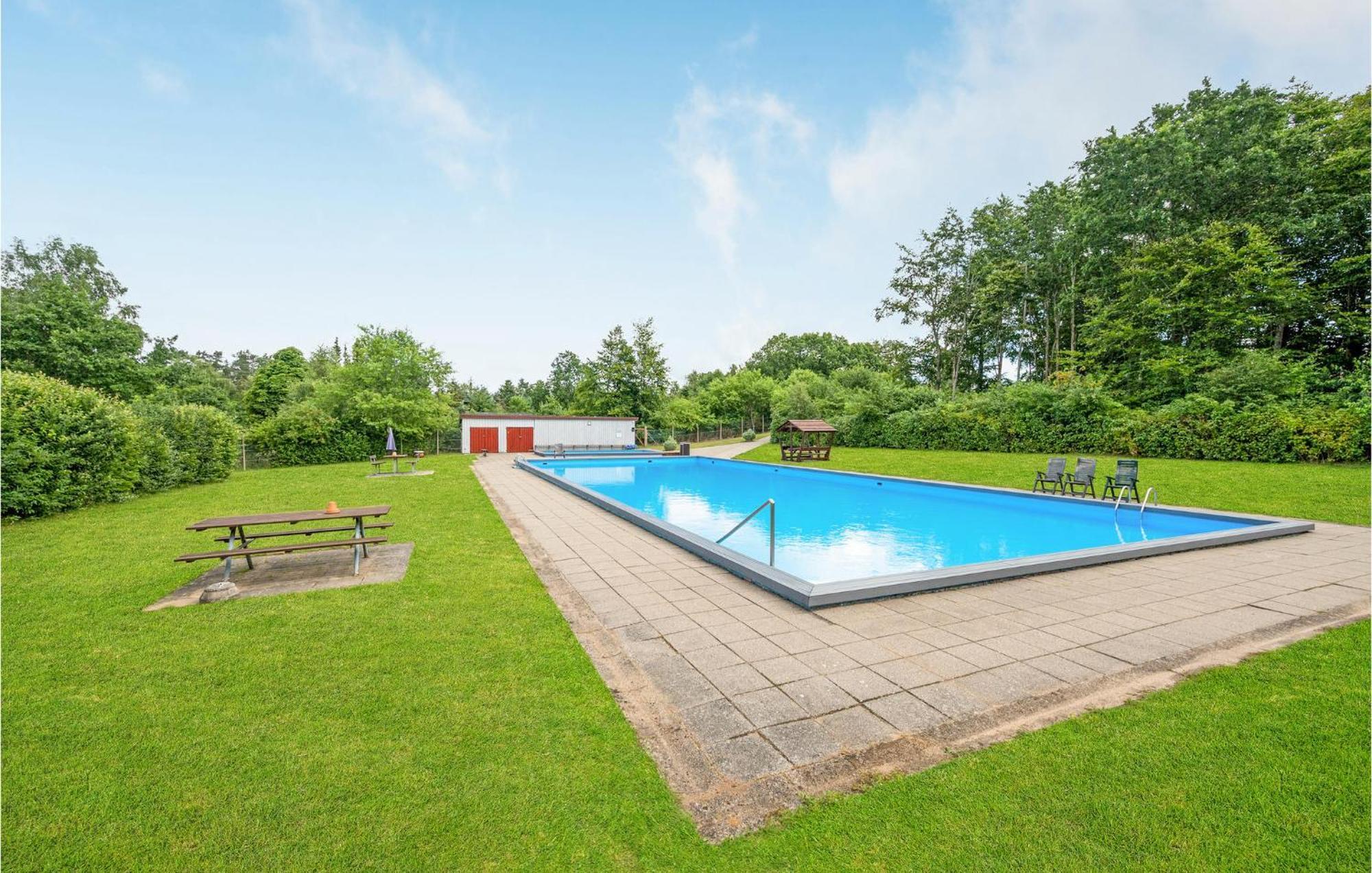 3 Bedroom Cozy Home In Fårvang Kültér fotó