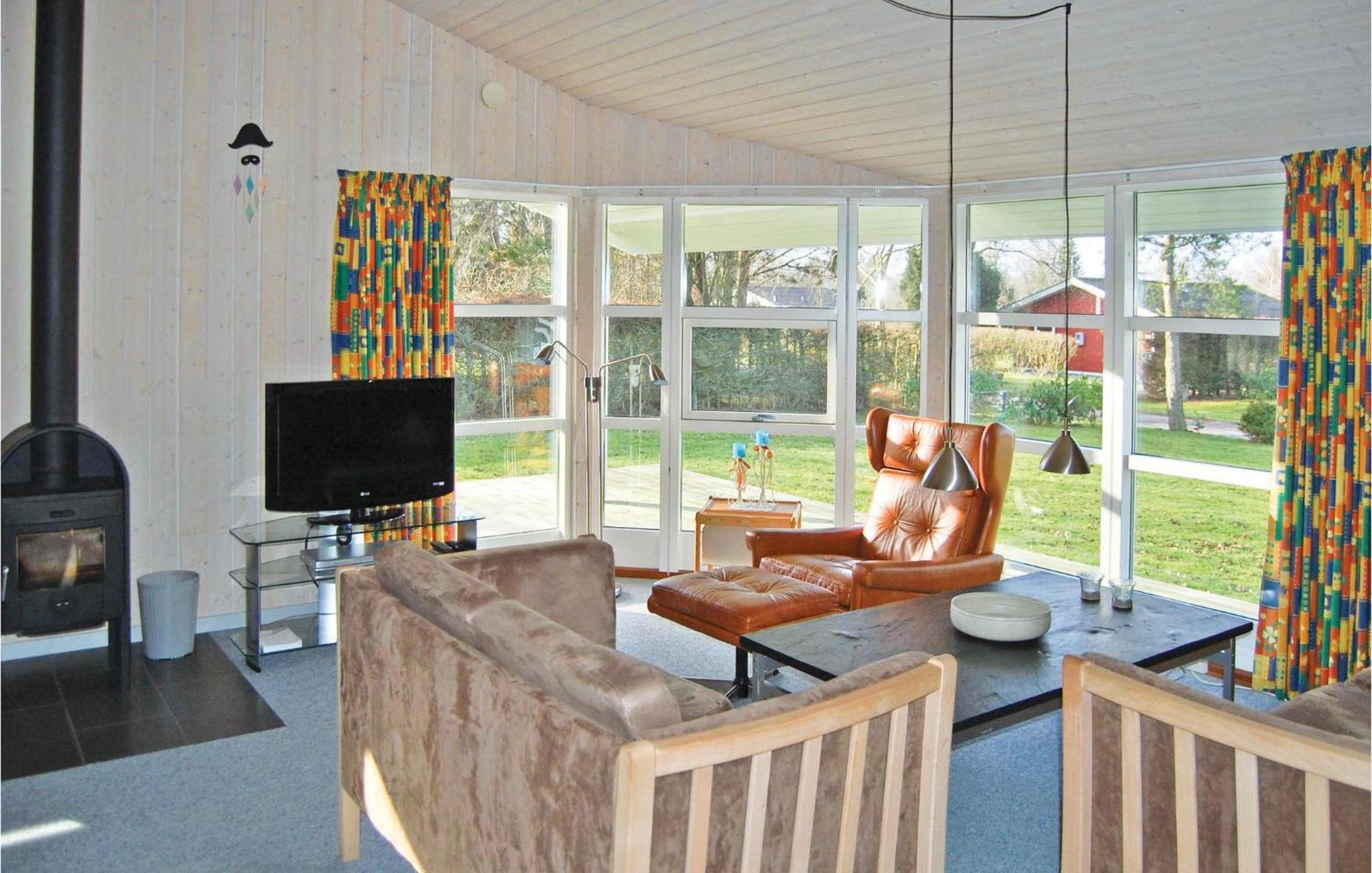 3 Bedroom Cozy Home In Fårvang Kültér fotó