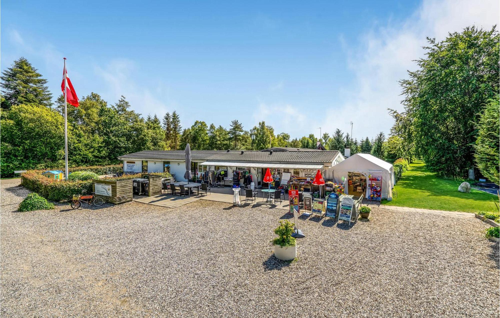 3 Bedroom Cozy Home In Fårvang Kültér fotó